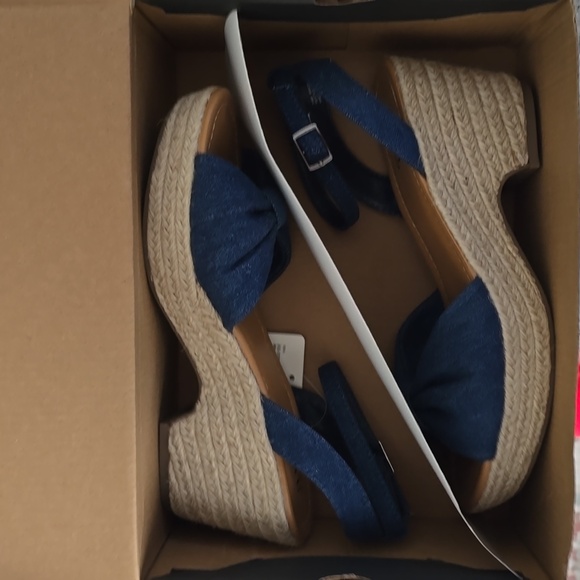 A.N.A BRAND WOMENS BLUE DENIM & TAN SUMMER SHOES WITH ADJUSTABLE ANKLE STRAP 7.5 - Picture 12 of 15